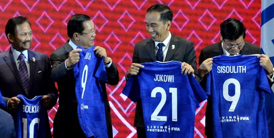  Tuan Rumah Piala Dunia U-20, Jokowi Diberi Jersey Nomor 21