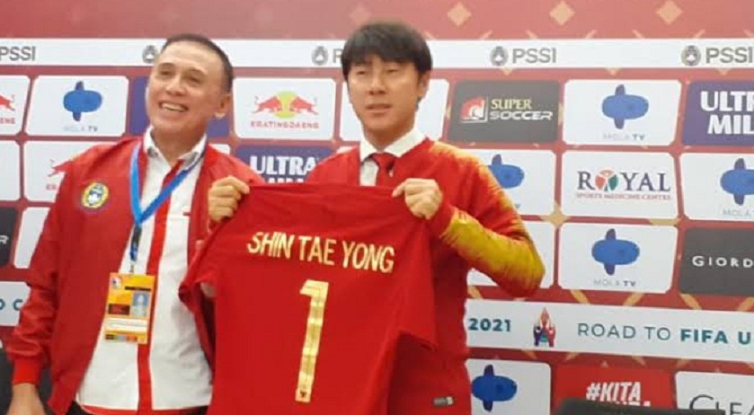 Pelatih   Shin Tae Yong Belum Muncul di Jakarta