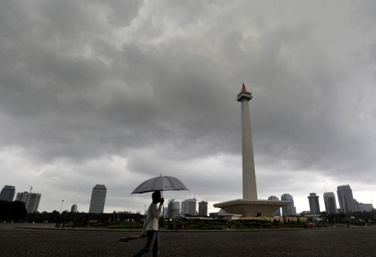 Waspada, Wilayah Jakarta Diguyur Hujan Deras & Petir