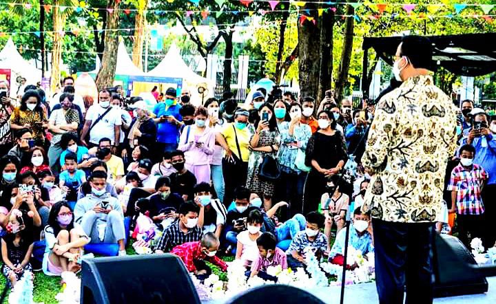 Gubernur Anies Baswedan Ditengah Perayaan Paskah di Lapangan Banteng