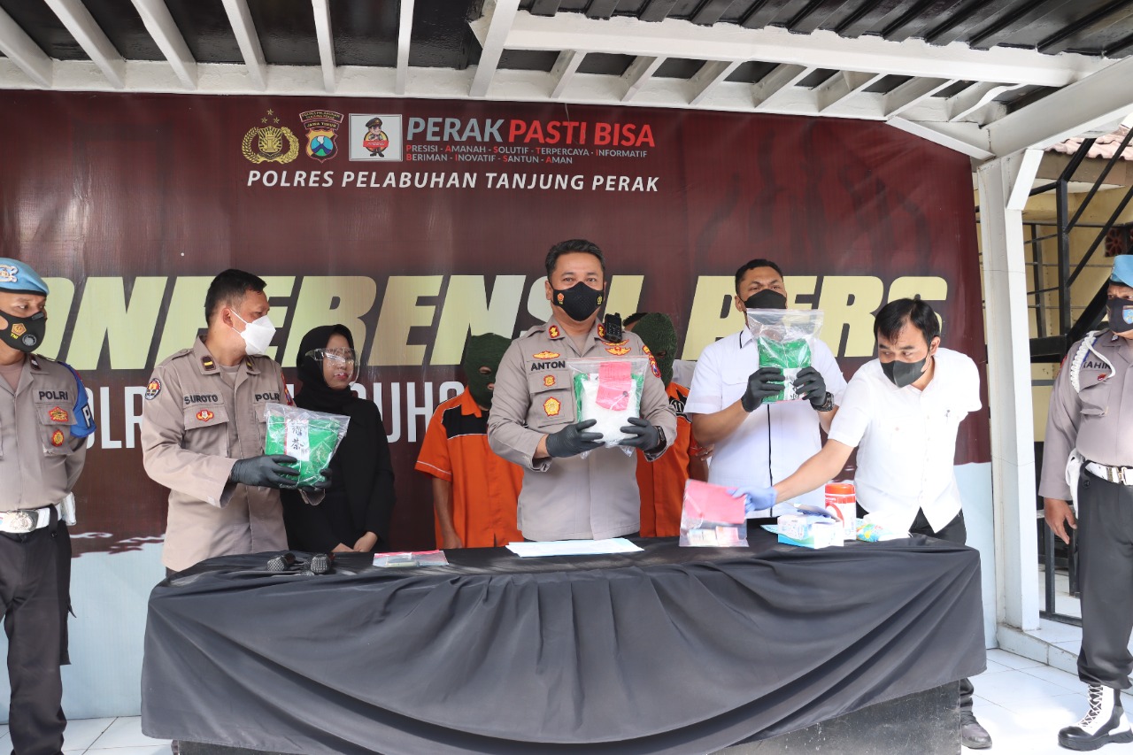 Polres Tanjung Perak Berhasil Gagalkan Peredaran 3,037 Kilogram Sabu di Surabaya, Dua Pelaku Diamank