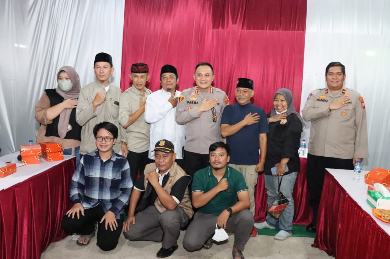 Ngopi Bareng Warga Kampung Boncos, Kapolres Metro Jakarta Barat Serap Aspirasi Masyarakat Berantas P