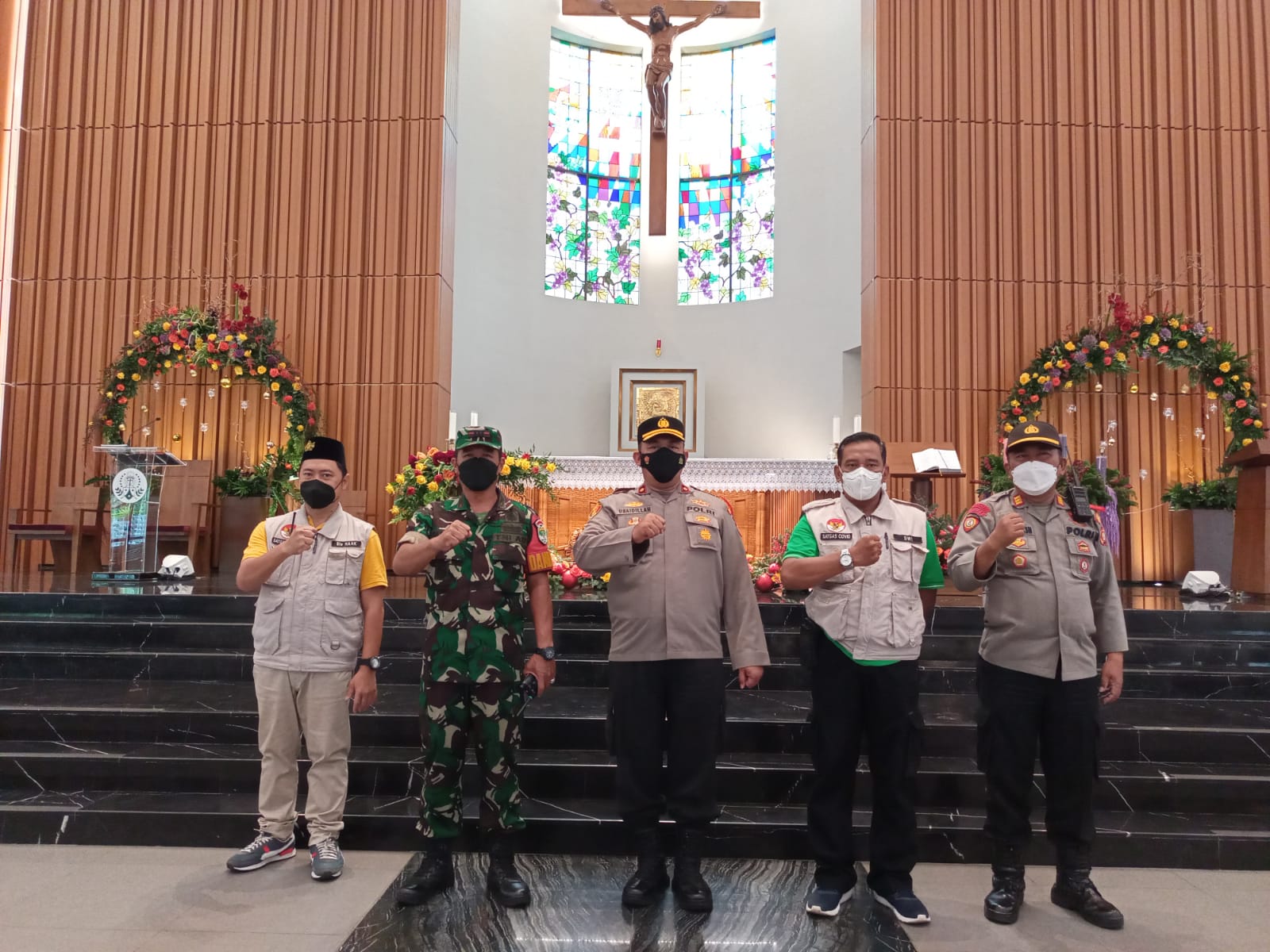 Kapolsek Bersama Danramil Kembangan Tinjau Kesiapan Natal di Gereja Maria Kusuma Karmel 