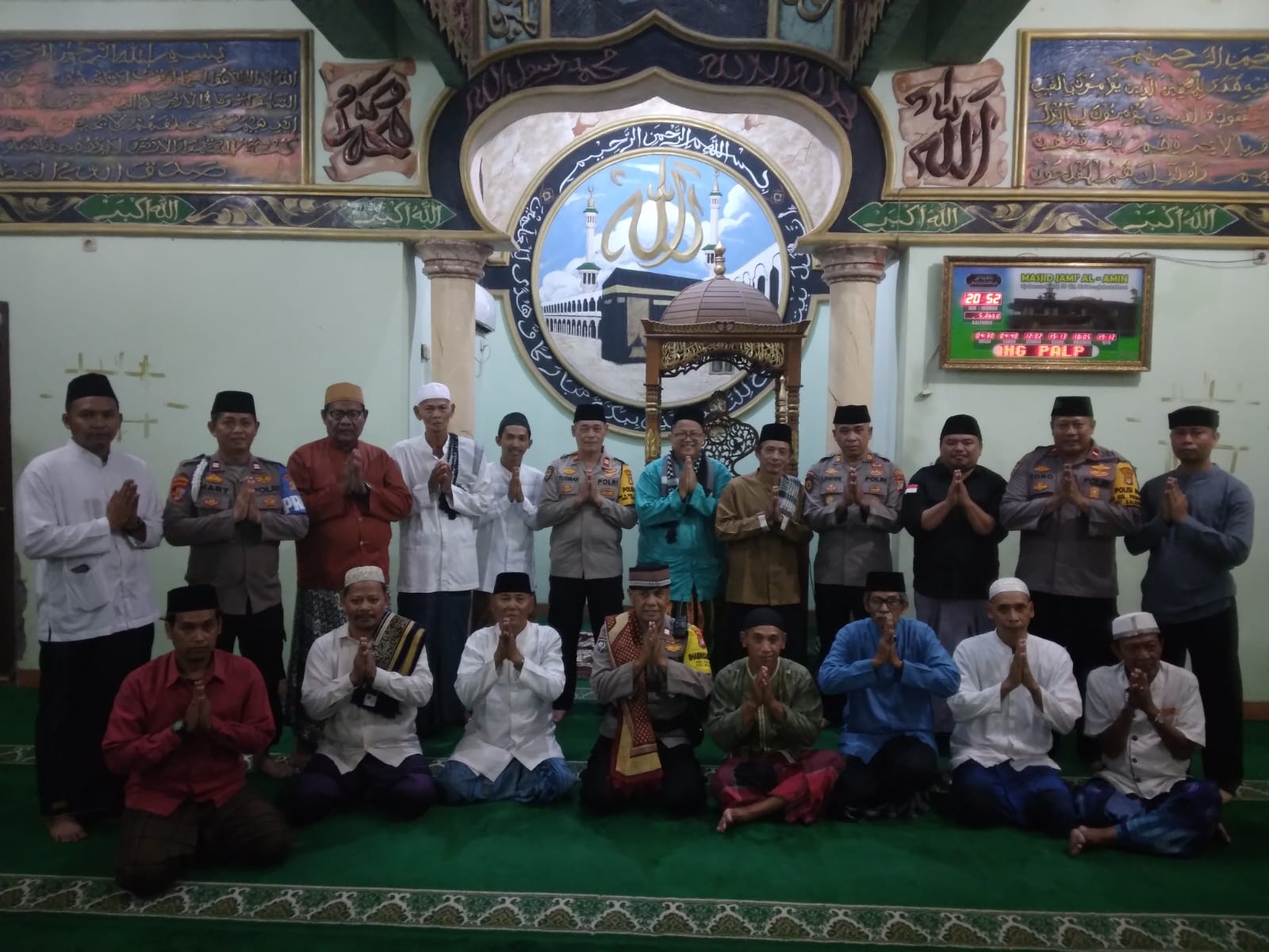 Polsek Kalideres Laksanakan Sholat Tarawih Keliling di Masjid Jami AL Amin 