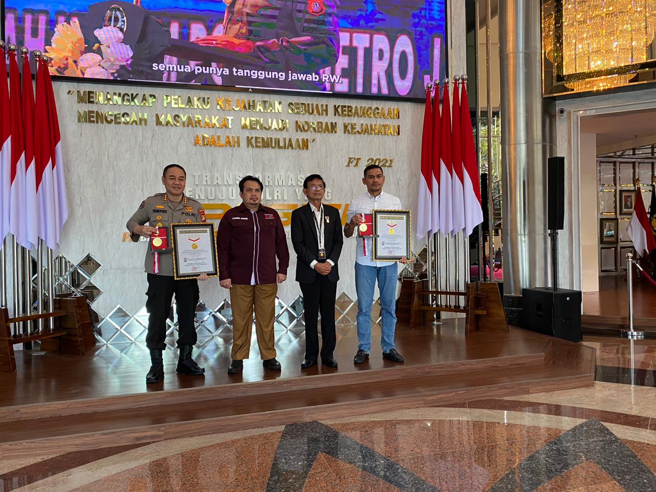 Polda Metro Jaya dan Polres Jakbar Raih Penghargaan dari MURI