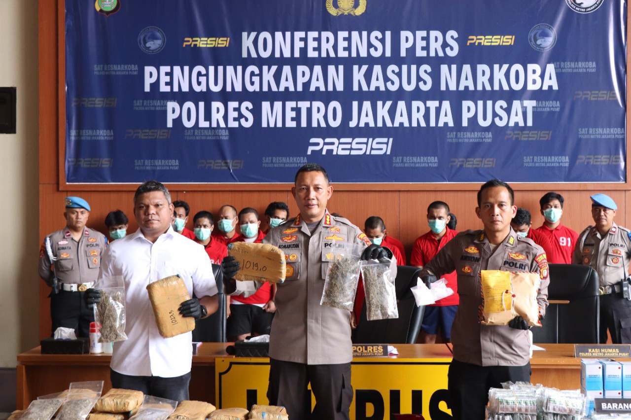 Dalam kurung waktu 1 bulan, 52 orang diamankan oleh Satresnarkoba Polres Metro Jakarta Pusat