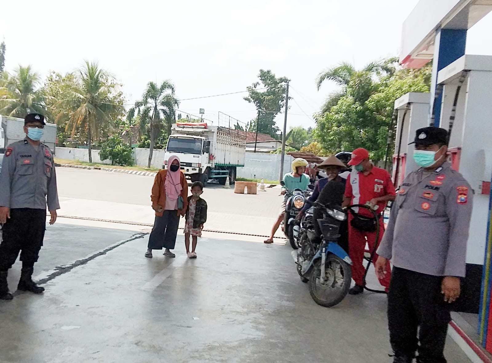 Polres Ngawi Siagakan Anggota di Berbagai SPBU, Antisipasi Kelangkaan BBM
