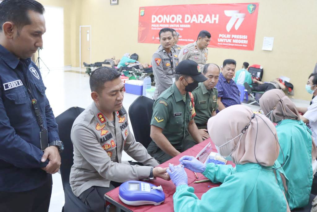 HUT Bhayangkara Ke-77, Polresta Bandara Soetta Gelar Bakti Donor Darah TNI-Polri