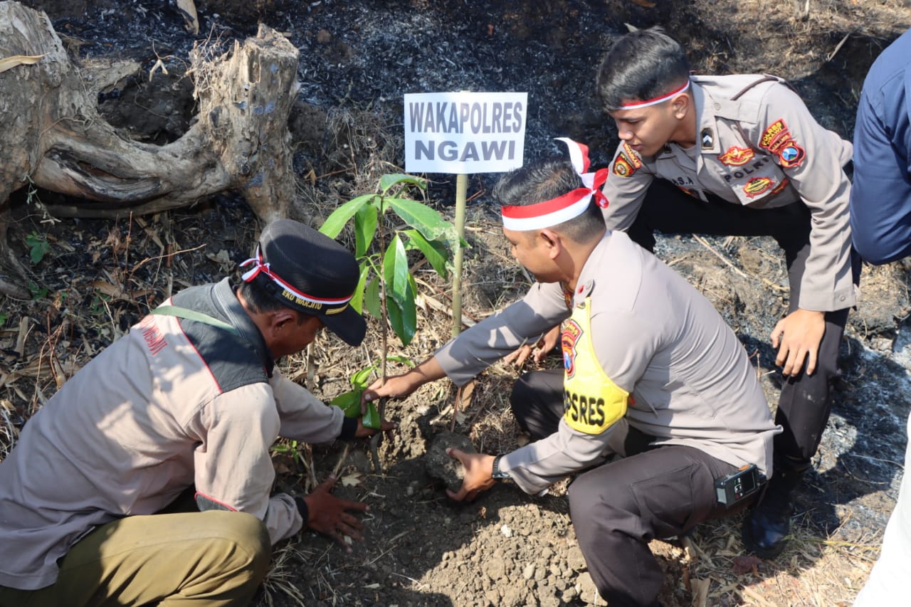 Polres Ngawi Laksanakan Penanaman Pohon “Polri Lestarikan Negeri, Penghijauan Sejak Dini”