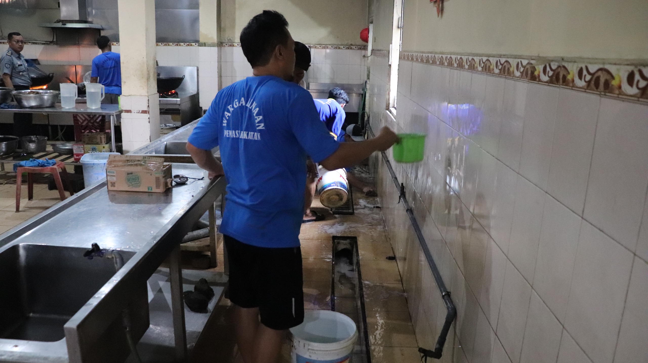 Pertahankan Kualitas Laik Hygiene, Lapas Kediri Rutin Membersihkan Dapur