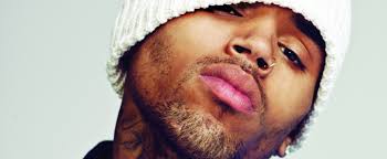 Chris Brown Pukuli Seorang Wanita 