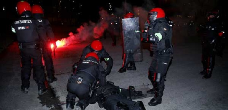  Fans Bilbao dan Spartak Bentrok, Seorang Polisi Tewas