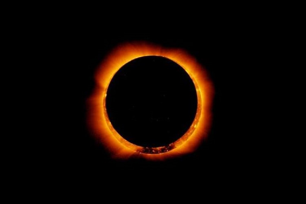   Turis Asing Ikut Saksikan Gerhana Matahari Cincin di Batam