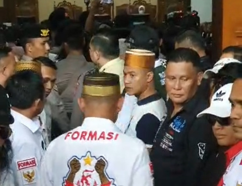 Keluar Gedung Ditreskrimum Polda Metro, Daeng Jamal Irit Komentar