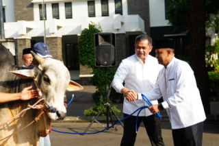 Teguhkan Semangat Berbagi, TNI AD Sembelih Ribuan Hewan Kurban