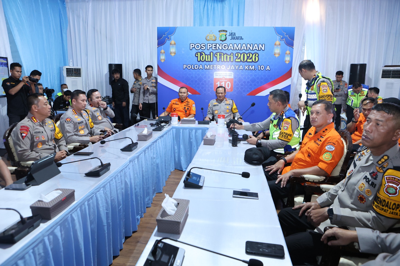 Kapolda Metro Jaya Hingga Kepala Basarnas Cek Pos Pelayanan Pengamanan Cikunir