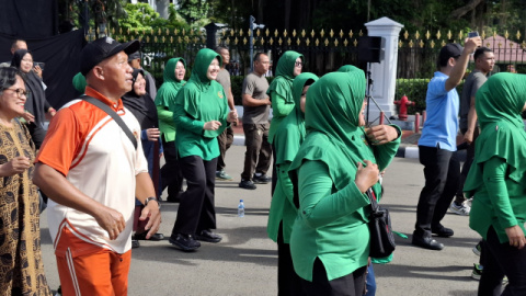 Keluarga Besar Kodim 0501/JP Halal Bihalal Sambil Rekreasi di Monas