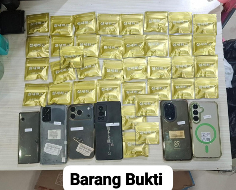 Ditresnarkoba Polda Metro Amankan 37 Vape Etomidate Bersama 4 Tersangka WNA dan 1 WNI