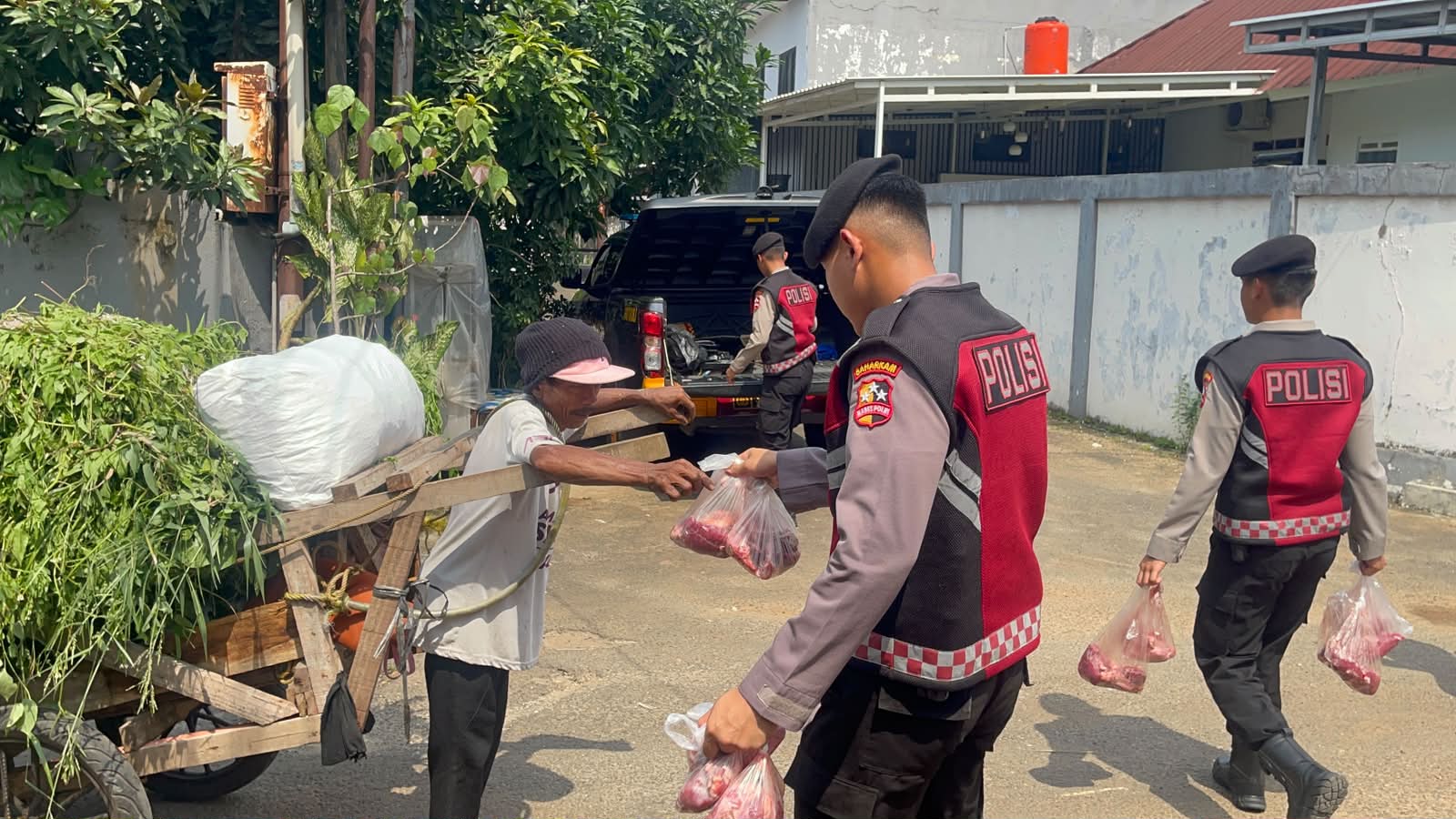Idul Adha 1447 H, Korsabhara Baharkam Polri Salurkan 802 Paket Daging Kurban