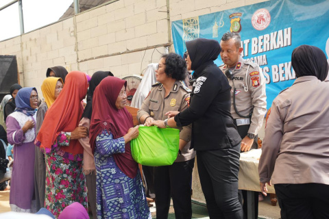Kapolrestro Bekasi Gelar Jumat Berbagi dan Ceramah Kamtibmas di Cikarang Utara