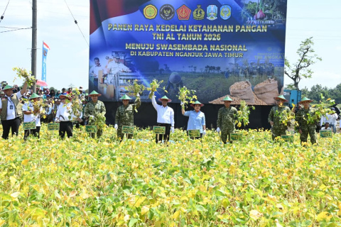 Panglima TNI Bersama Mentan Panen Raya Kedelai Ketahanan Pangan TNI AL 