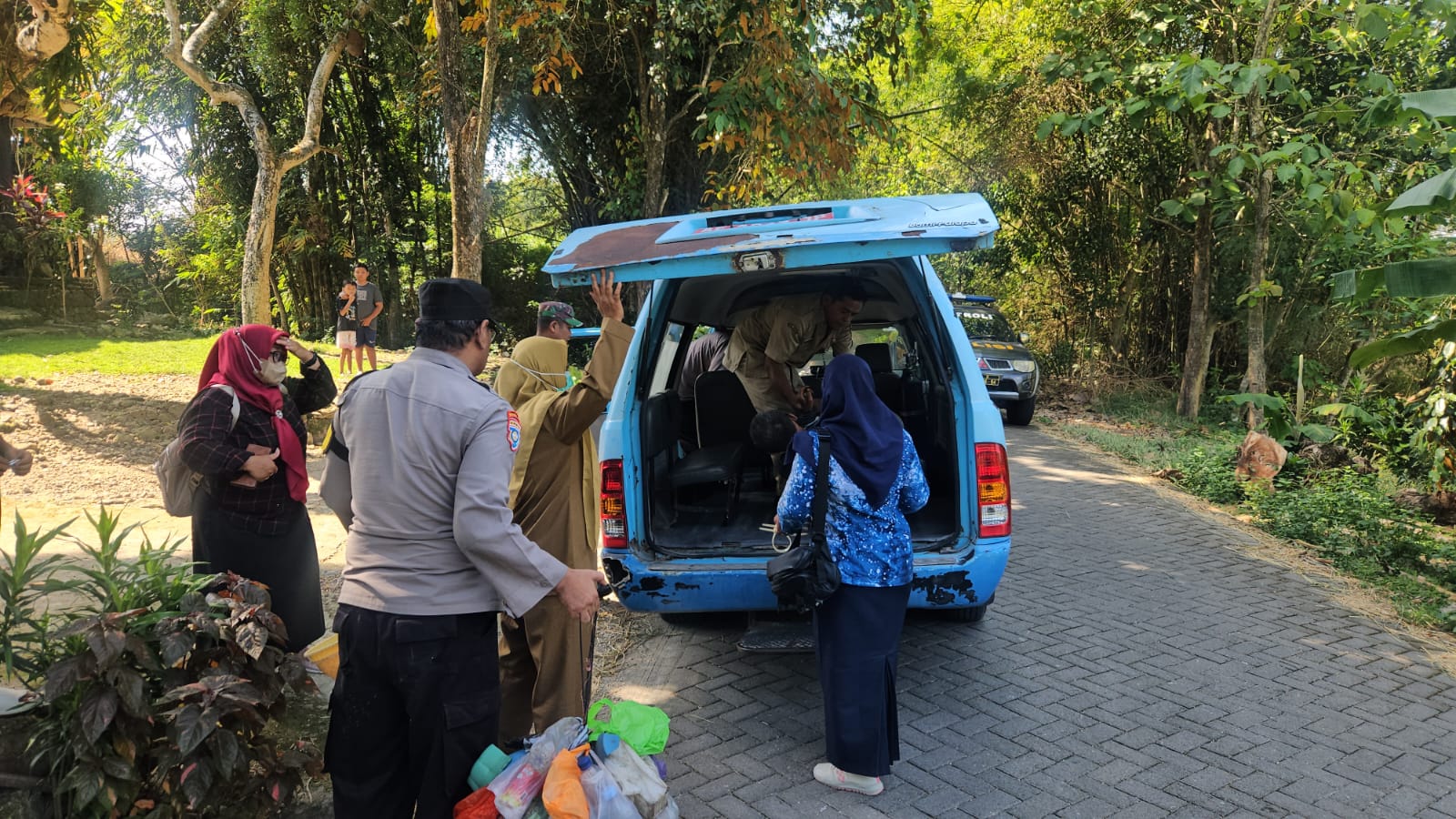 Resahkan Warga, ODGJ Diamankan Polsek Paron dan Dievakuasi ke RSUD dr. Soeroto Ngawi