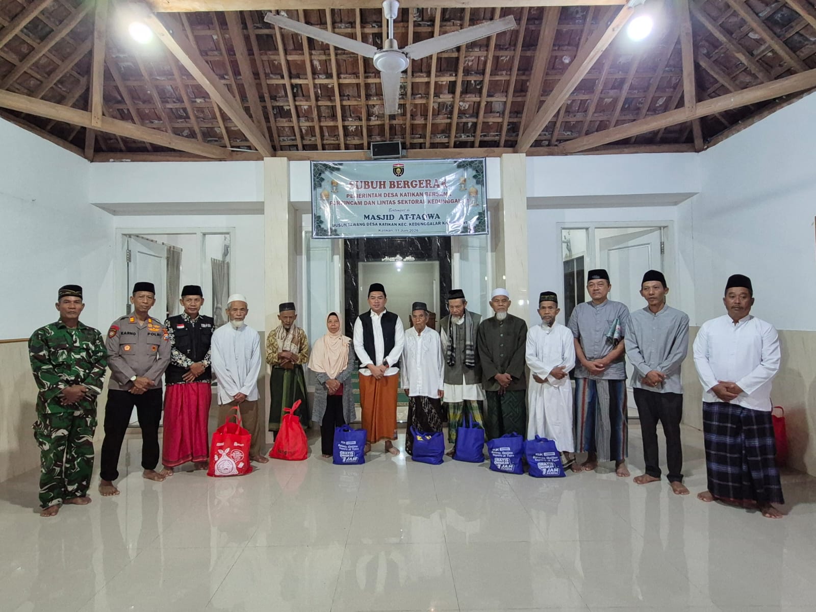 Program Subuh Bergerak, Babinsa Kedunggalar : Perkuat Silaturahmi dan Kepedulian Sosial