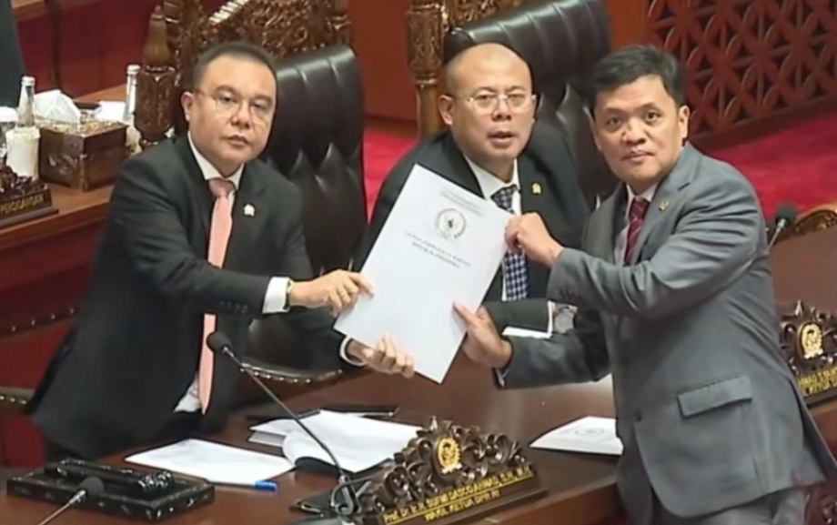 Wakil Ketua DPR RI Sufmi Dasco Pimpin Rapat Pengesahan UU Polri 