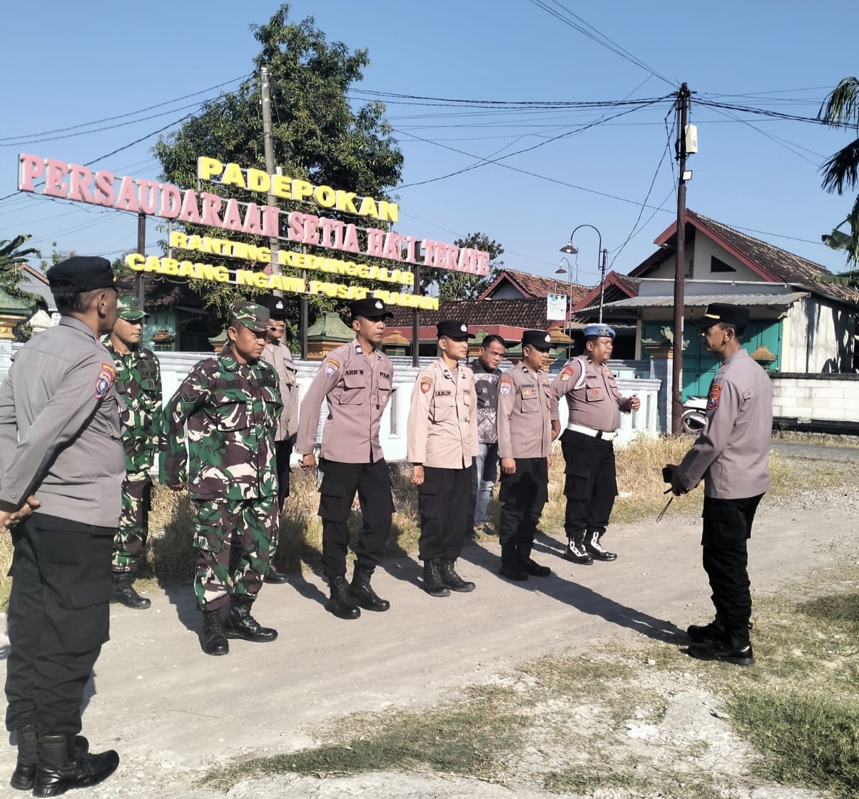Babinsa Koramil Kedunggalar dan Polsek Amankan Tes Calon Warga PSHT
