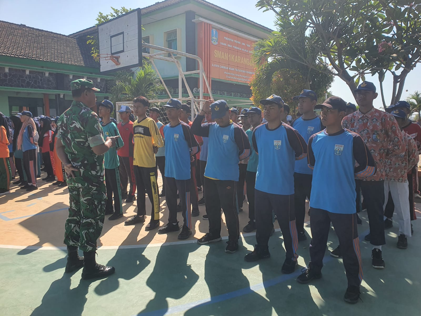Babinsa Koramil 05/Karangjati Latih Anggota Paskibra Tingkat Kecamatan