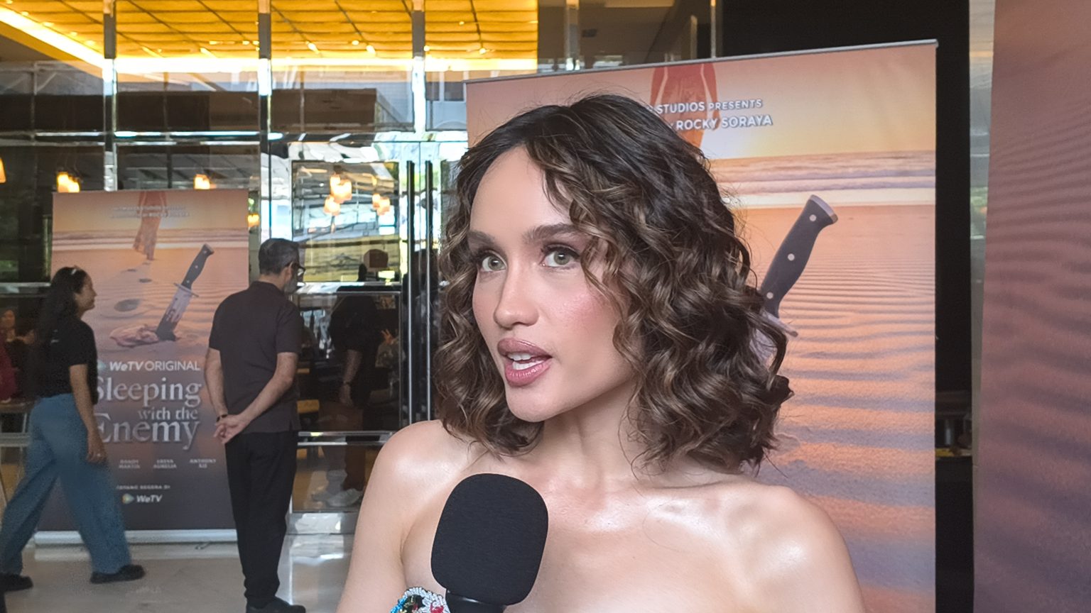 Cinta Laura Buktikan Mental Atlet di Hyrox Jakarta