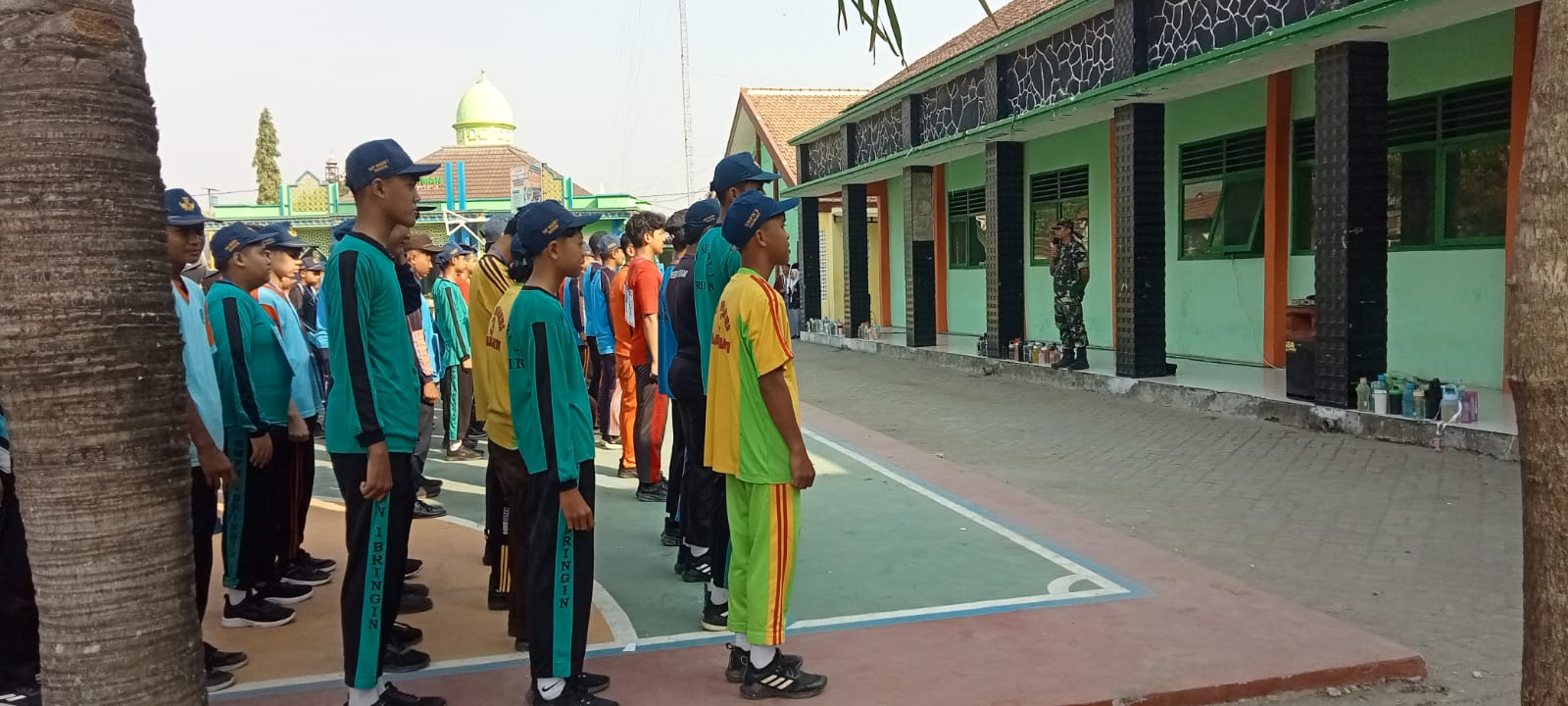 MPLS di SMAN 1 Karangjati, Babinsa Berikan Pelatihan PBB untuk Bentuk Karakter Pelajar