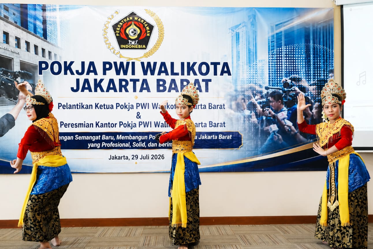 Sosok Calysta Anastasya Ghautama Tampil percaya Diri di Pelantikan PWI Pokja Walikota Jakbar