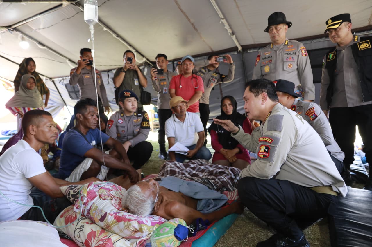Astamaops Polri Cek Langsung Posko Pengungsi Gempa NTT, Siapkan SAR hingga Layanan Medis