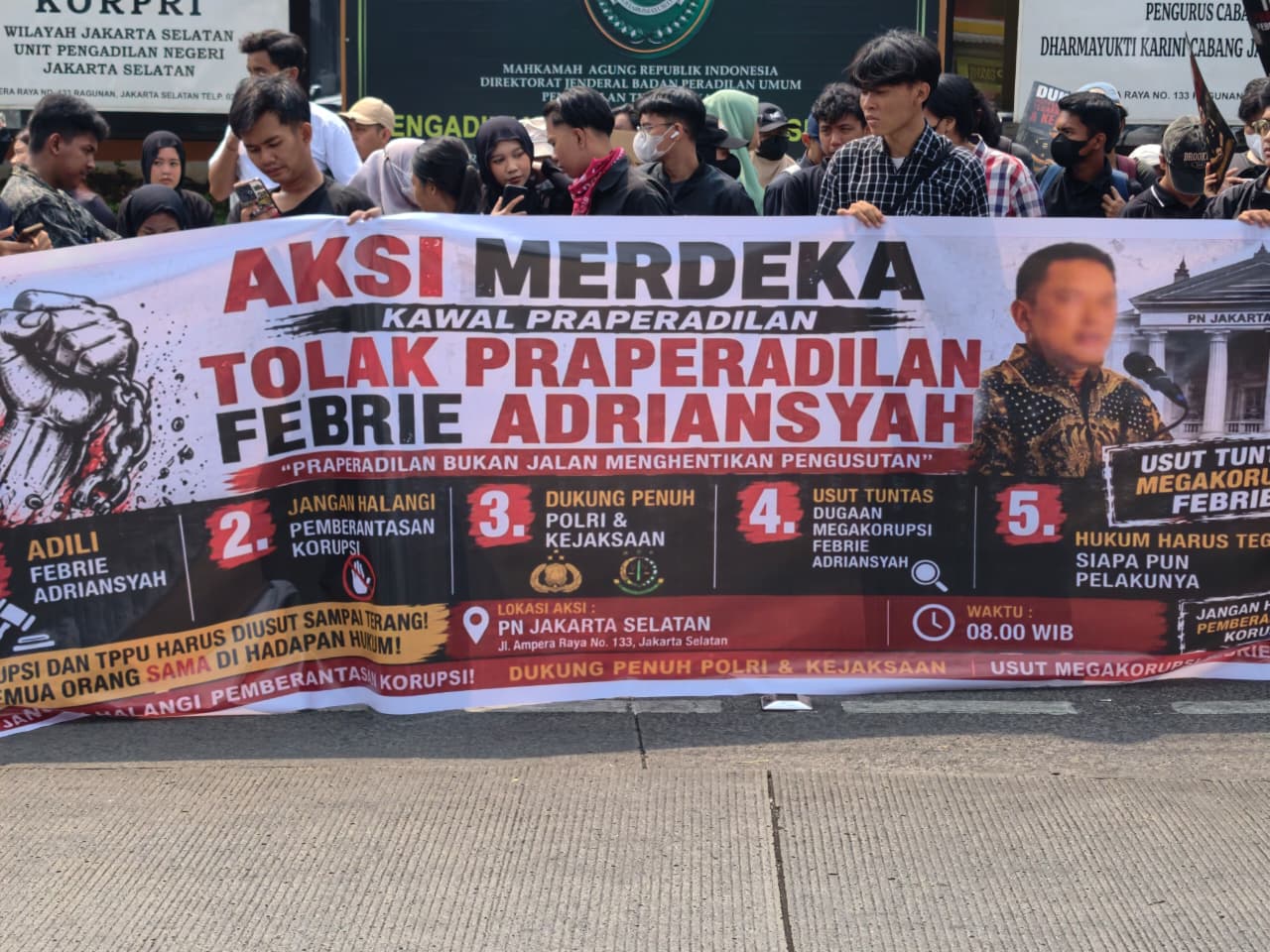 Massa Sampaikan Aspirasi di PN Jaksel, Minta Praperadilan Febrie Adriansyah Ditolak