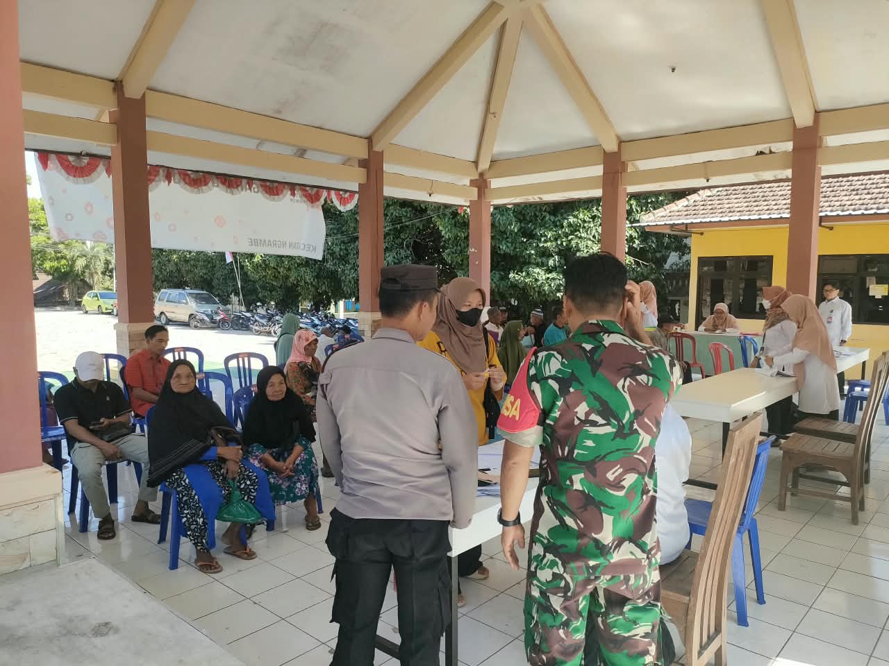 Babinsa Koramil Ngrambe Amankan Penyaluran Bantuan PKH Plus Tahap III