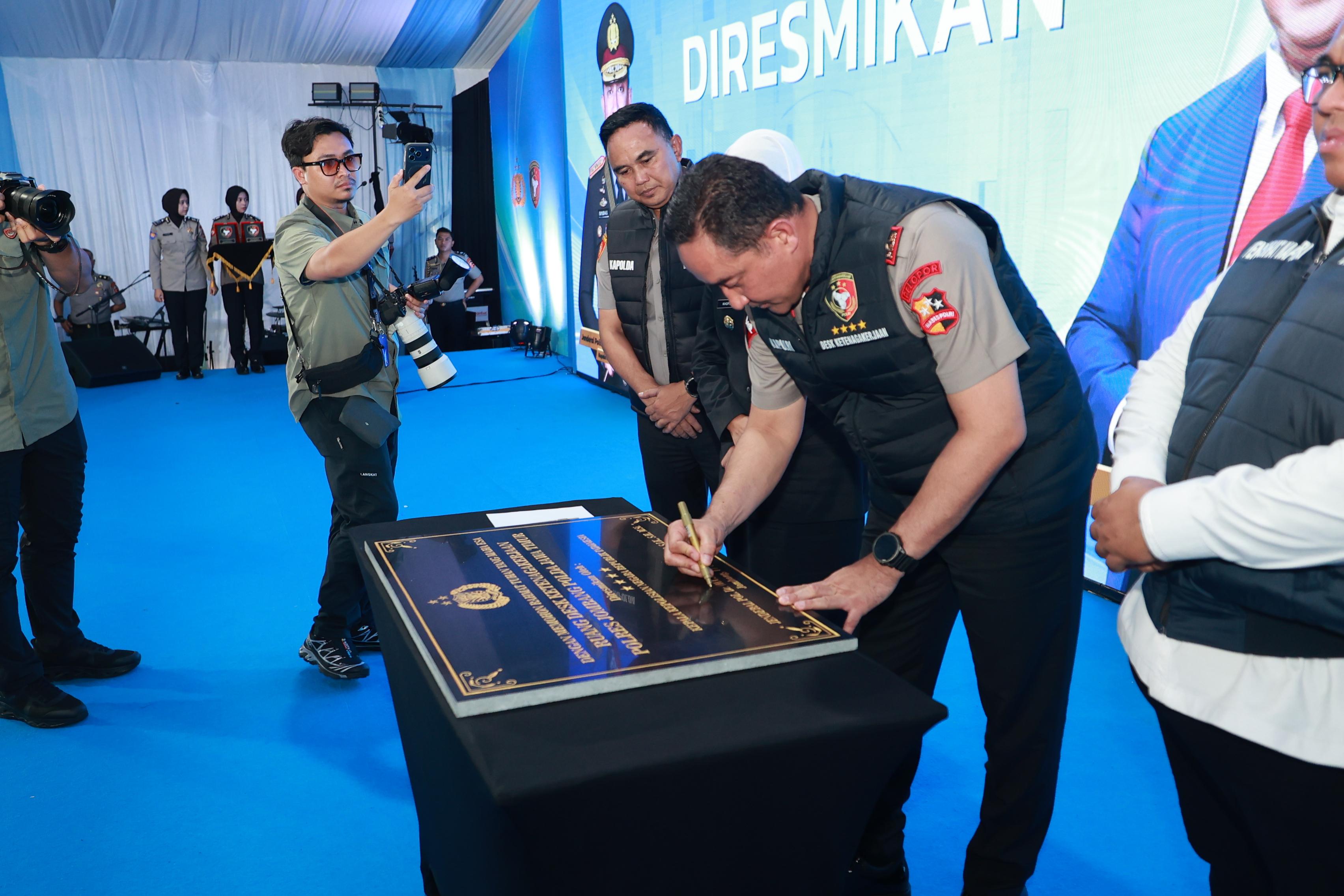 Kawal Hak Pekerja, Kapolri Resmikan Desk Ketenagakerjaan Polri Tingkat Polres di Jombang
