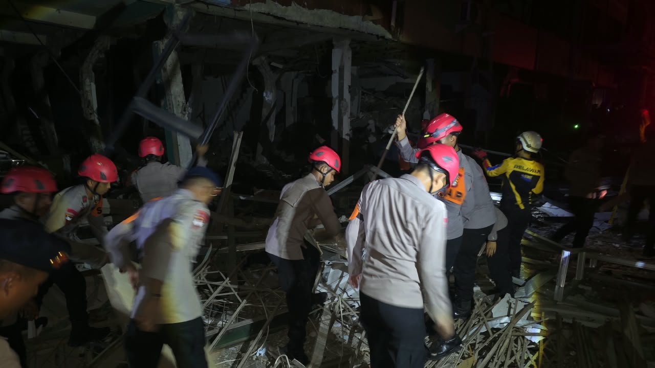 Brimob Polda Metro Gerak Cepat Tangani Ledakan di Pasar Cimanggis