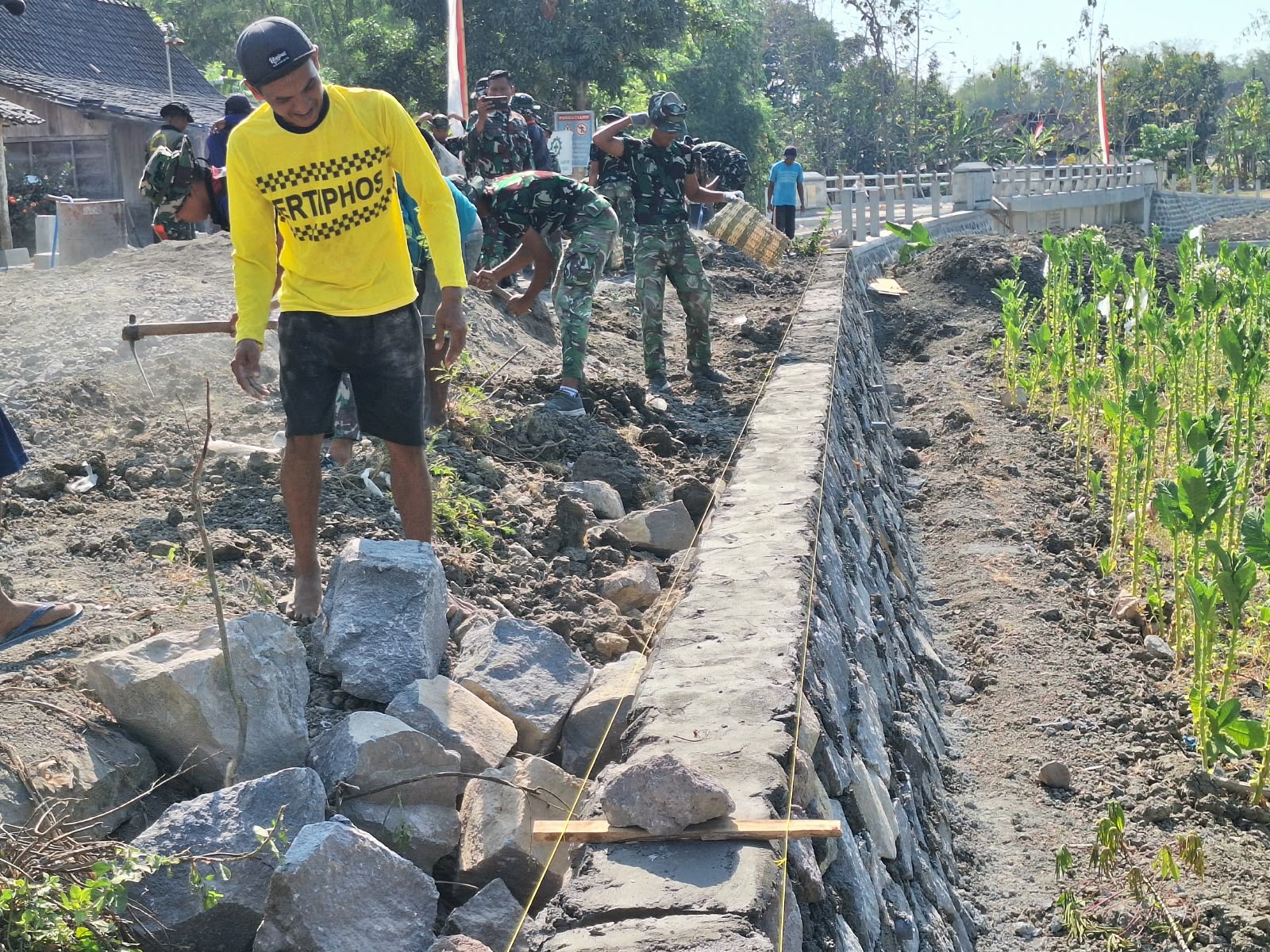 Hari Keempat Pembangunan Talud TMMD ke-130 Kodim Ngawi, Progres Capai 80 Persen