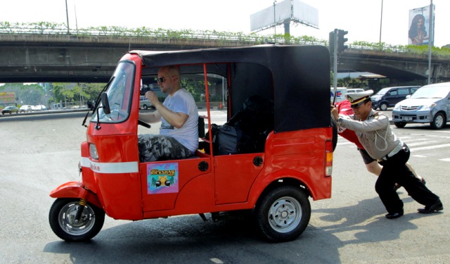  7000 Bajaj Oranye Dihancurkan